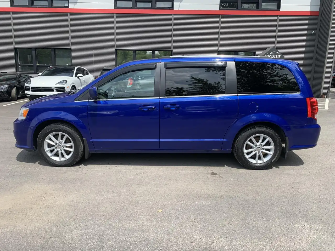 Dodge Grand Caravan photo Dodge Grand Caravan