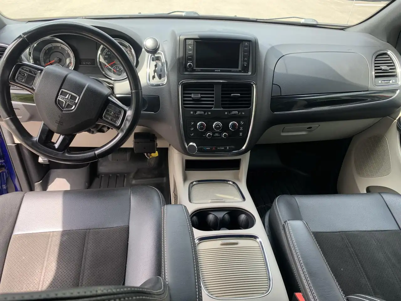 Dodge Grand Caravan photo Dodge Grand Caravan