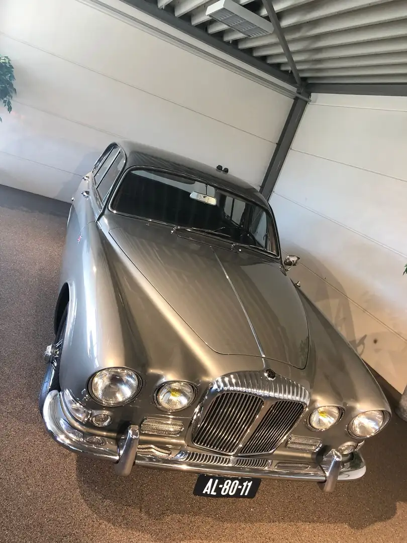 Daimler Sovereign Sovereign undefined Šedá - 1