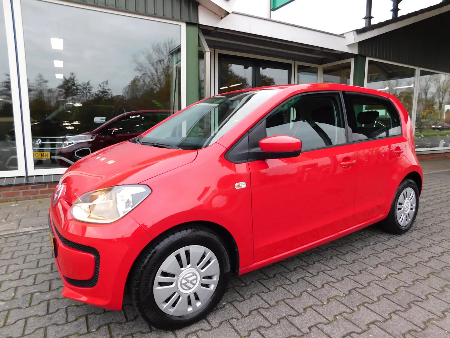 Volkswagen up! 1.0 MPI 60PK MOVE UP! All-in Prijs! 1 jaar garanti Rood - 1