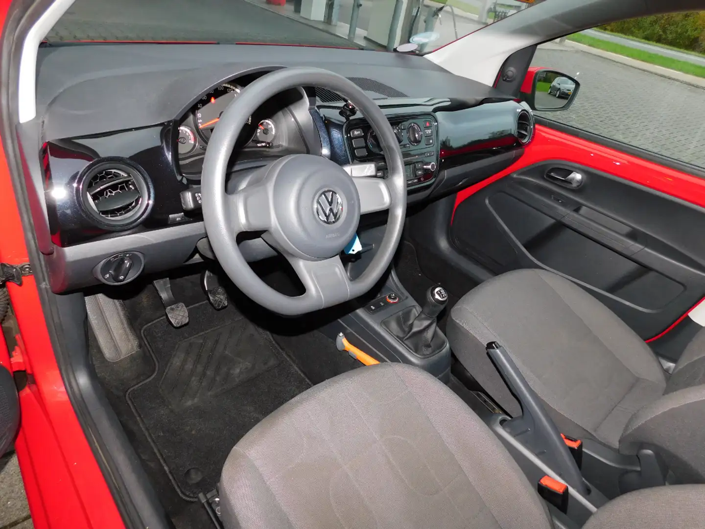Volkswagen up! 1.0 MPI 60PK MOVE UP! All-in Prijs! 1 jaar garanti Rood - 2