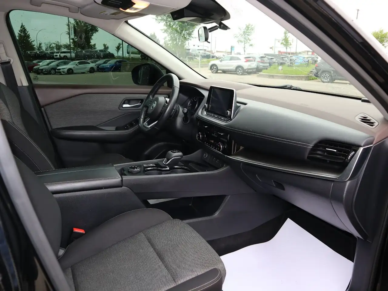 Nissan Rogue снимка Nissan Rogue