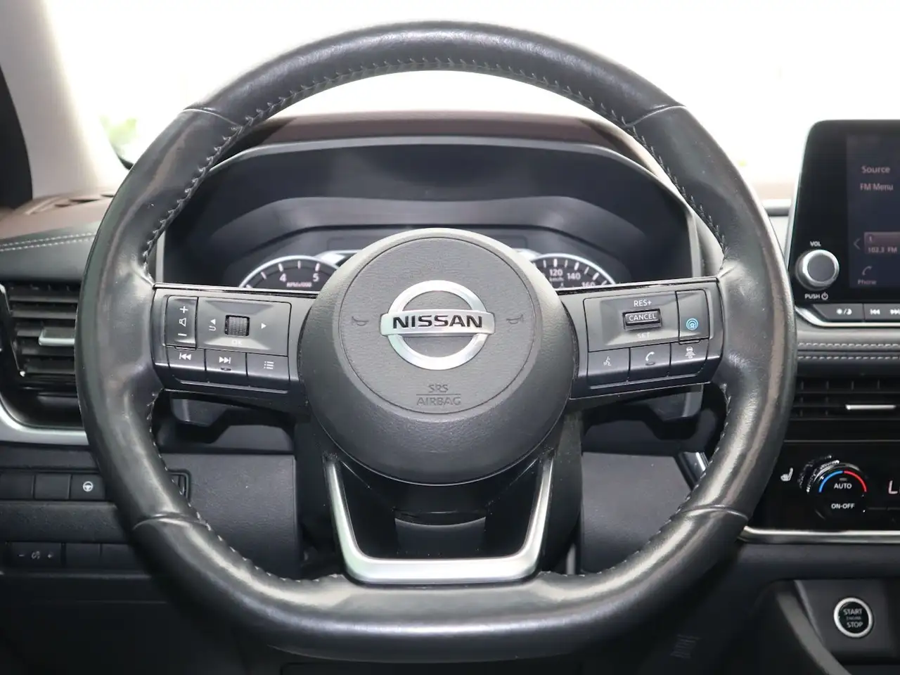 Nissan Rogue снимка Nissan Rogue