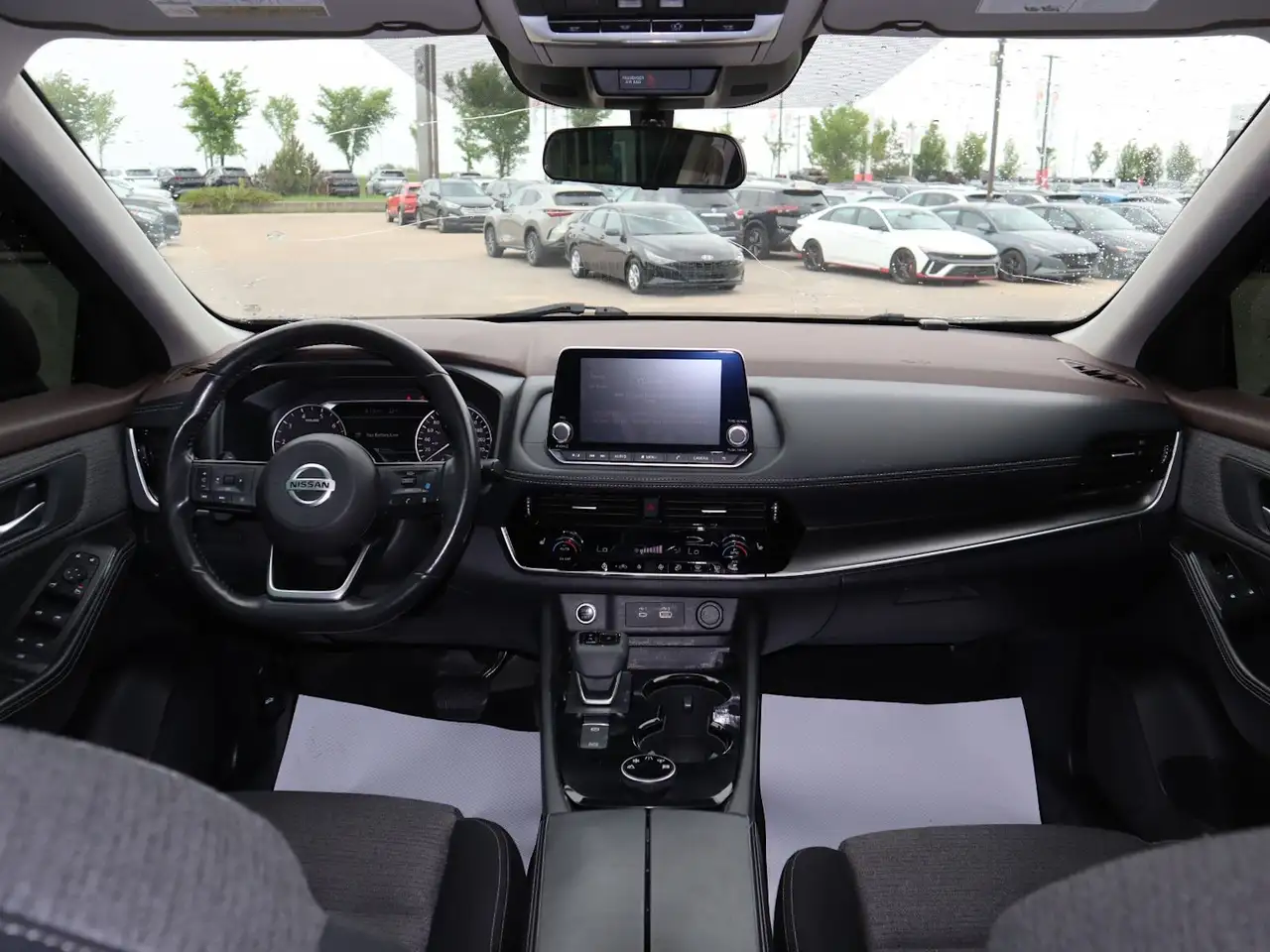 Nissan Rogue снимка Nissan Rogue