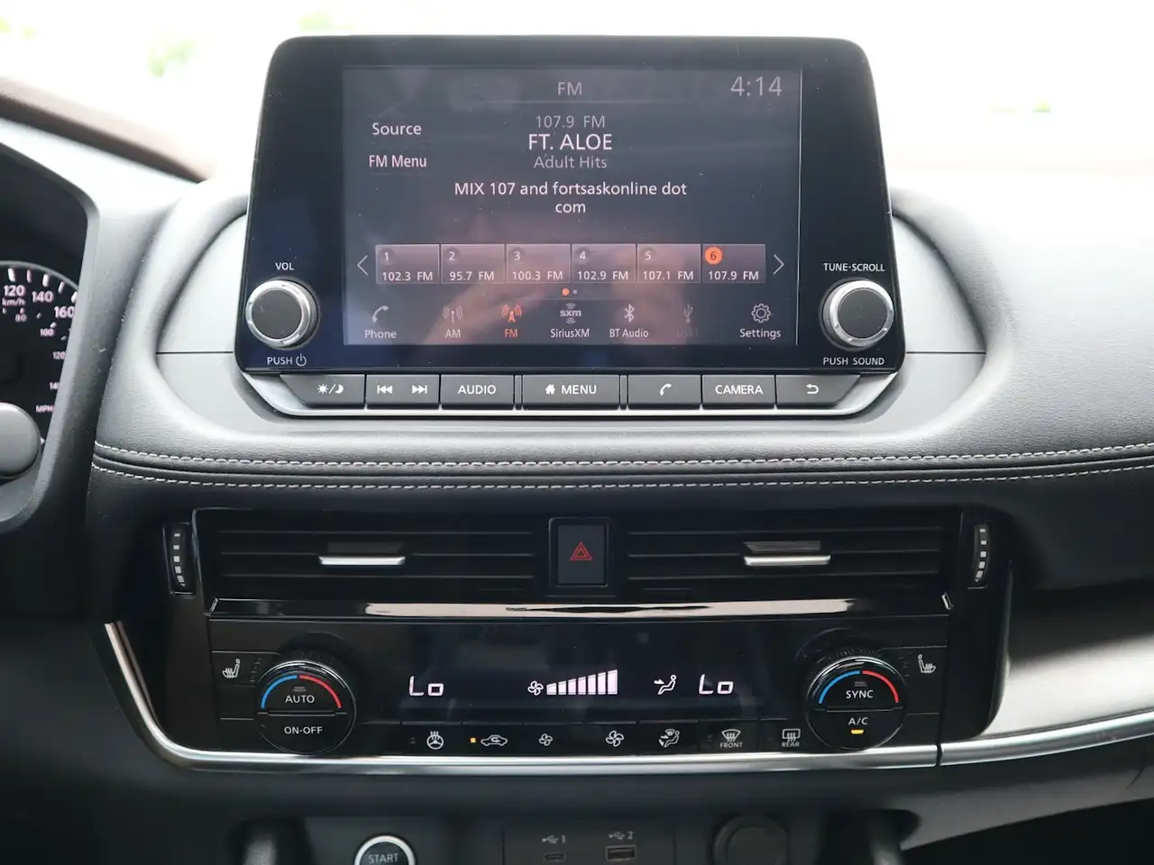 Nissan Rogue снимка Nissan Rogue