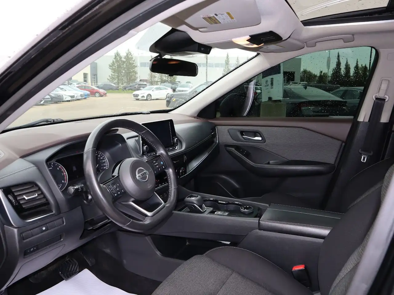 Nissan Rogue снимка Nissan Rogue