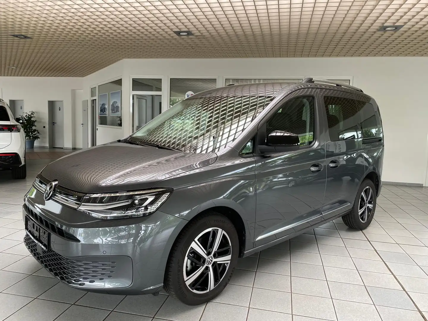 Volkswagen Caddy 1.5  TSI*STYLE*AHK*NAVI*STHZ*ACC Grau - 1