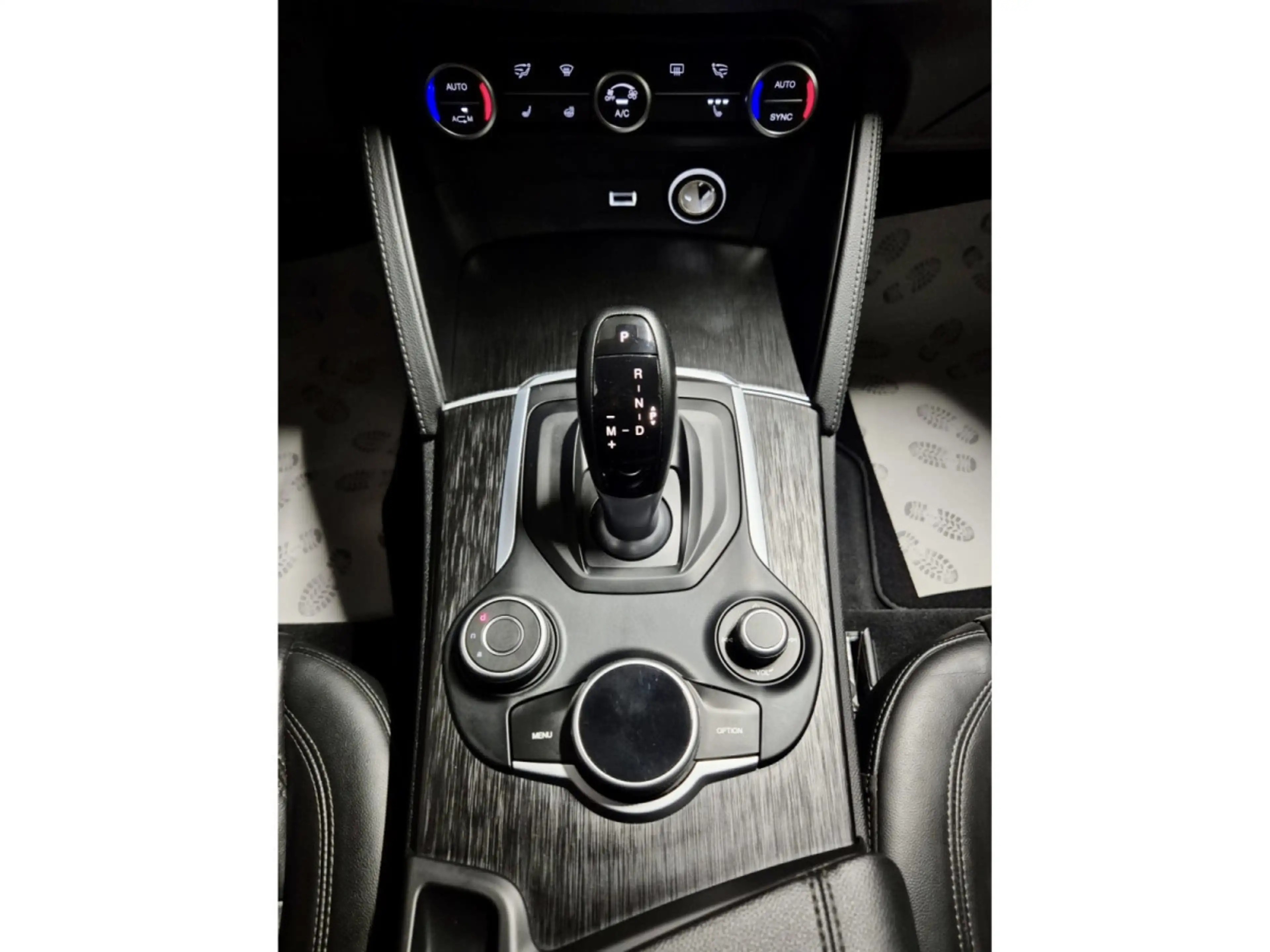 Alfa Romeo Stelvio 2.0 TURBO Q4 CUIR NAVI — photo 10
