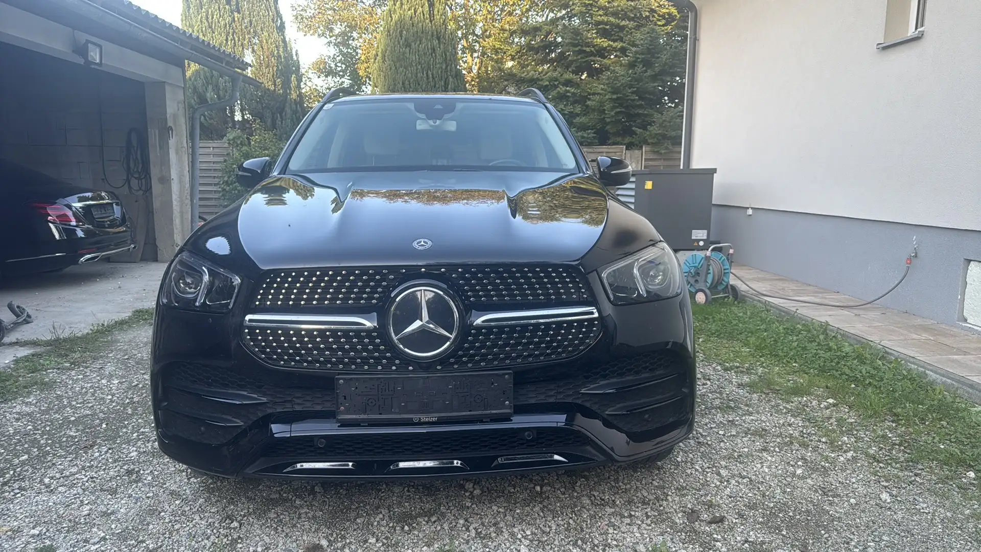 Mercedes-Benz GLE 300 d 4Matic 9G-TRONIC AMG Line - 2