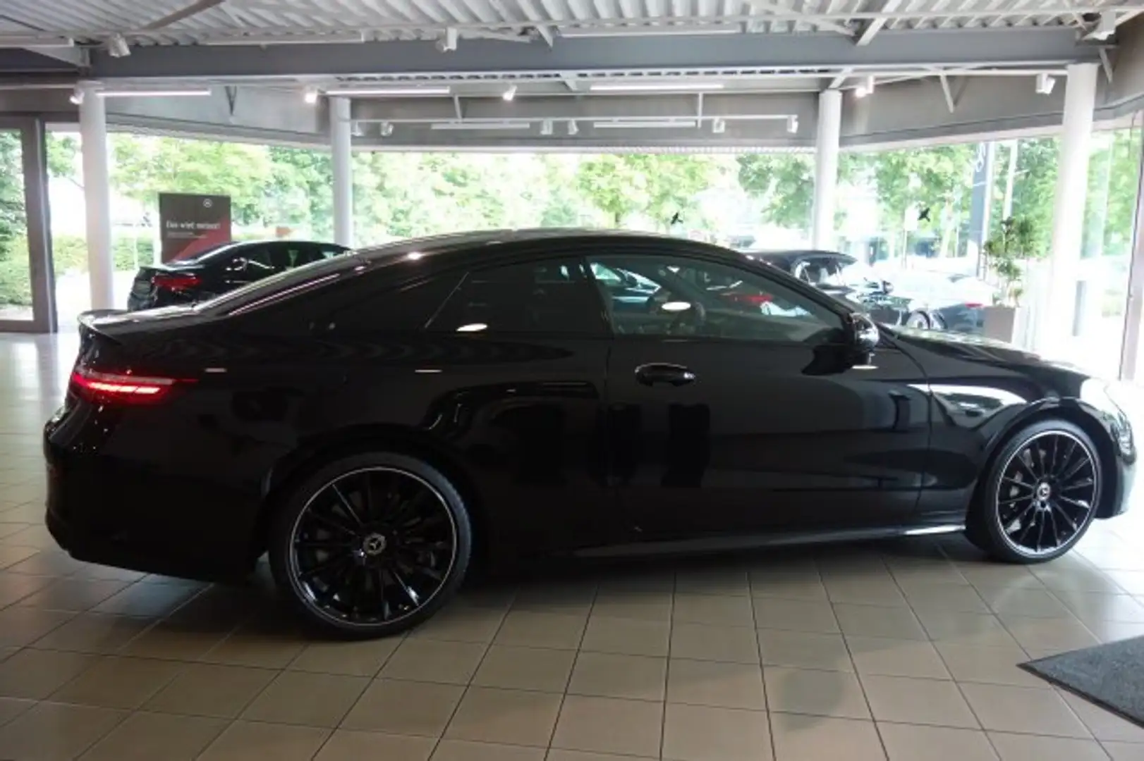 Mercedes-Benz E 450 E 450 4M AMG Night EDIT PANO STANDH MULTIB 360 MEMO Schwarz - 2