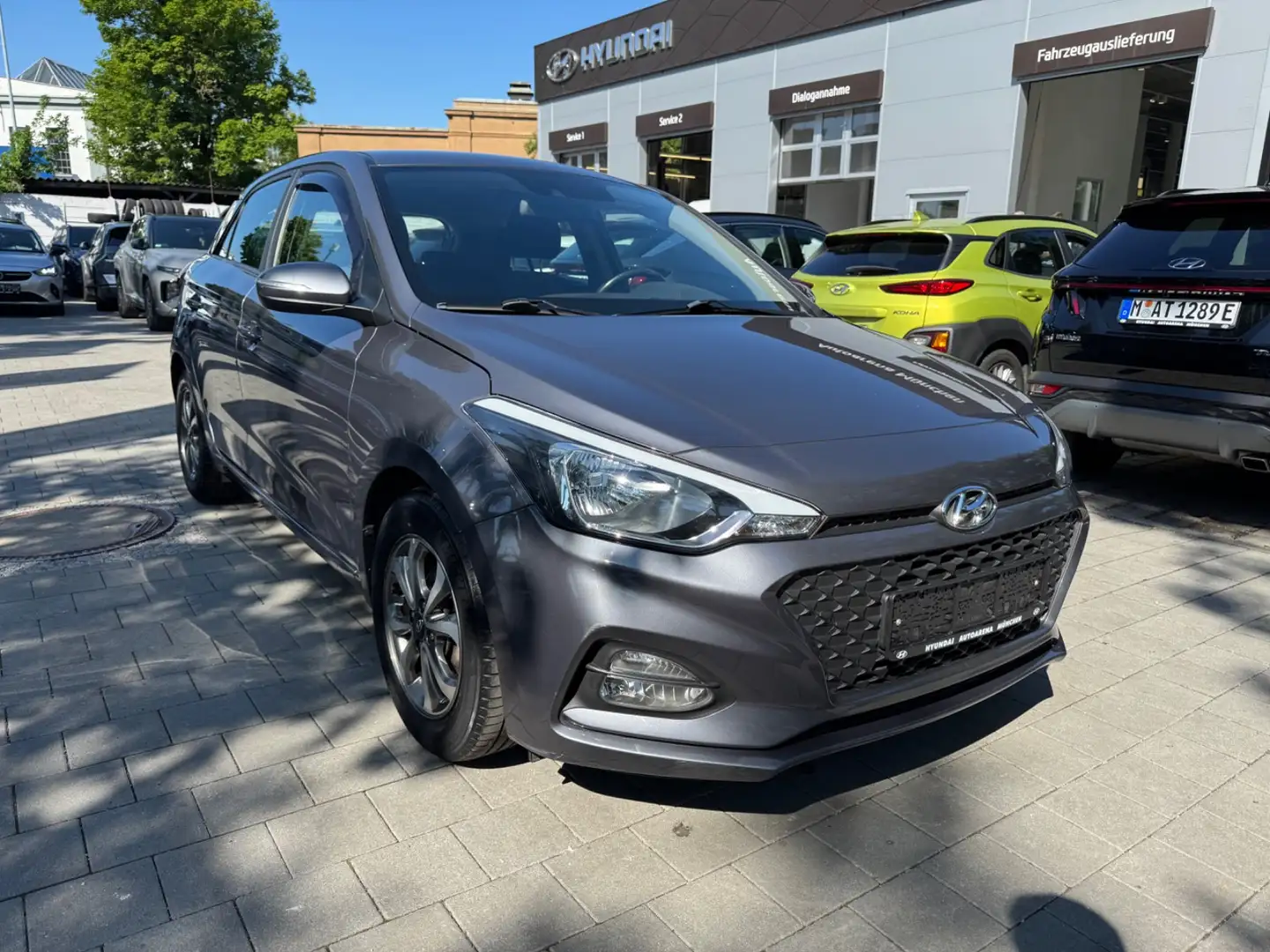 Hyundai i20 1.2 Trend mit STANDHEIZUNG 8-FACH PDC AHK - 2