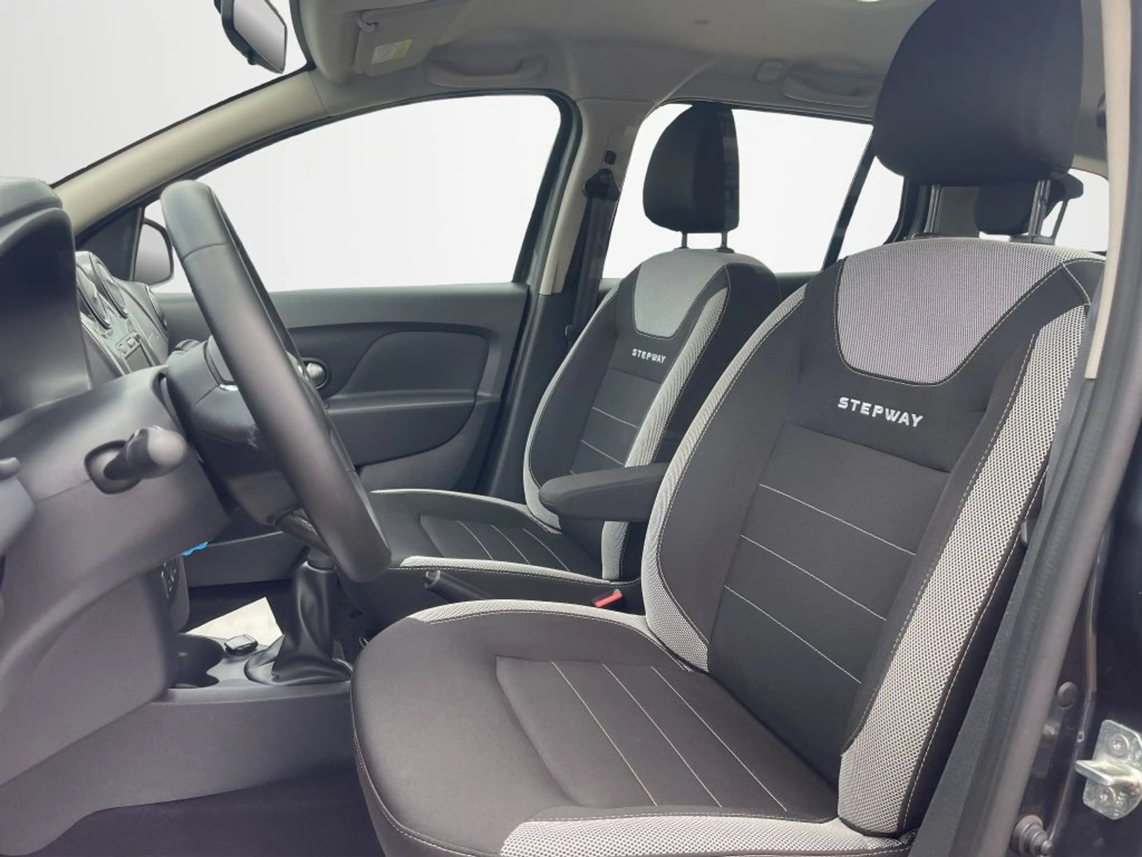Dacia Logan MCV Blue dCi 95 Stepway — photo 9