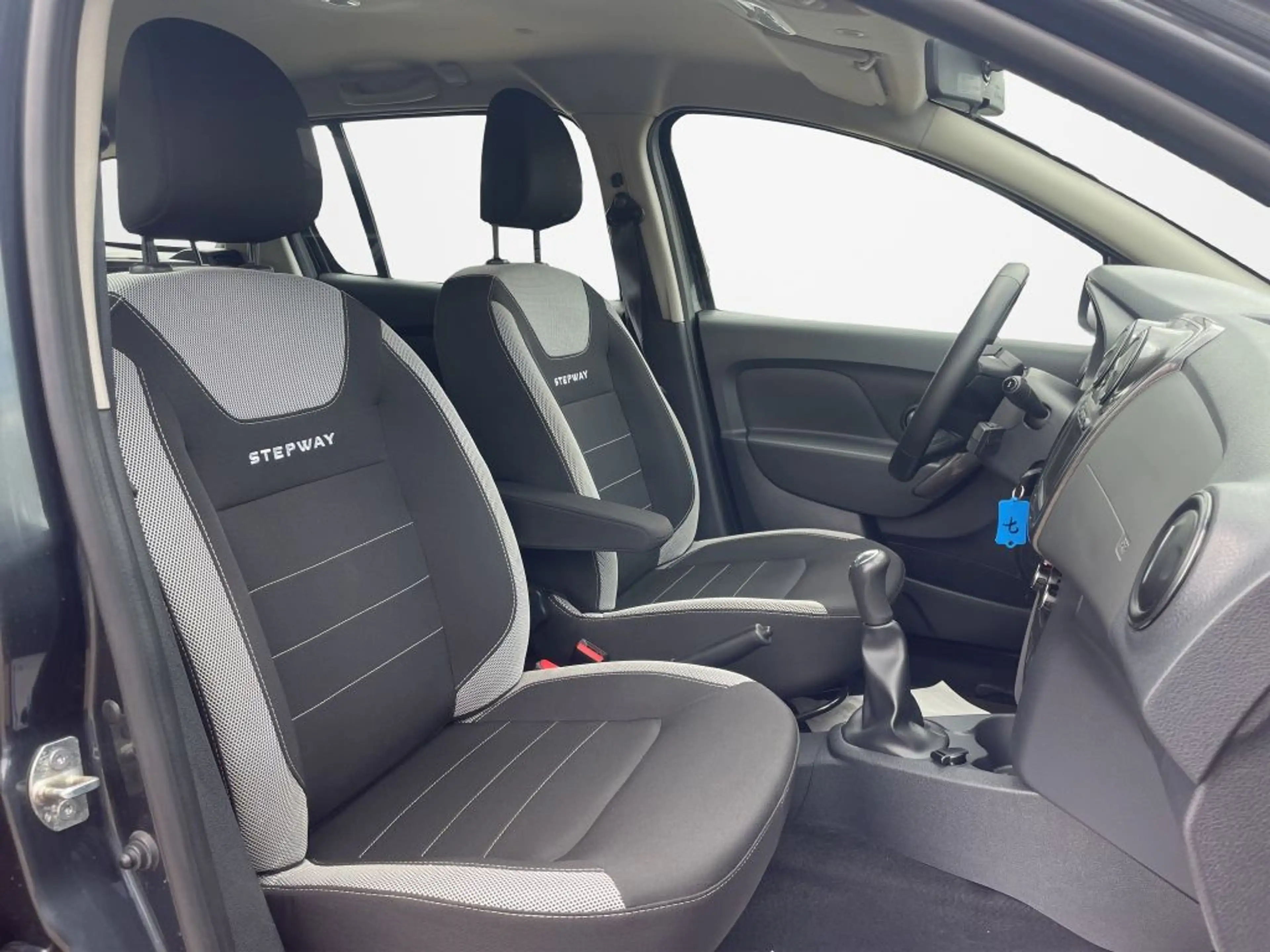 Dacia Logan MCV Blue dCi 95 Stepway — photo 15