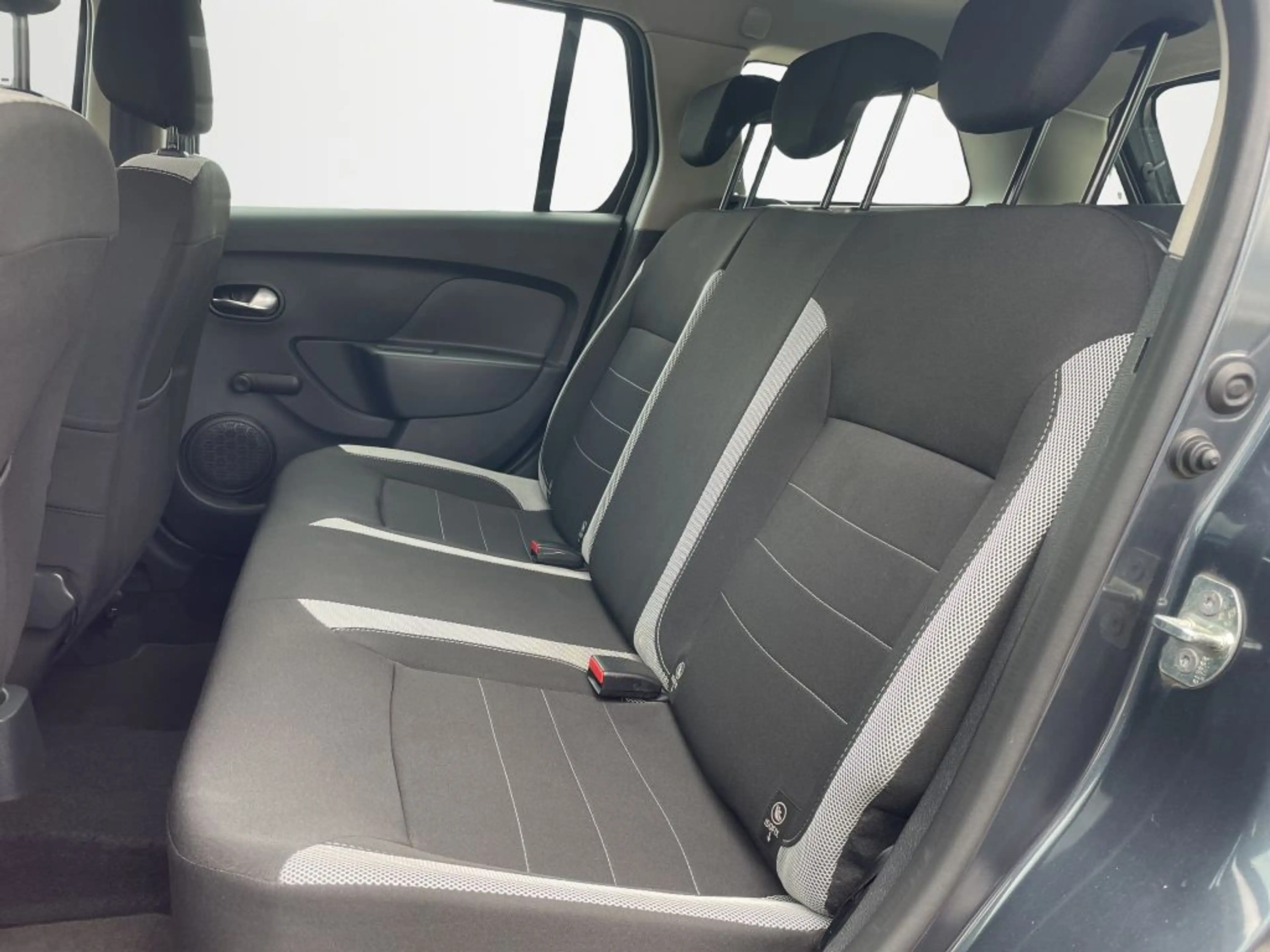 Dacia Logan MCV Blue dCi 95 Stepway — photo 12