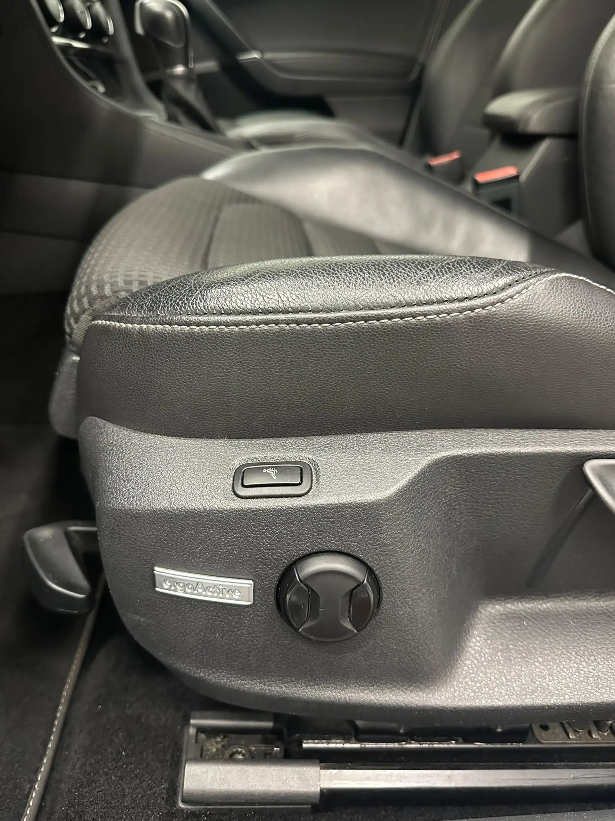 Volkswagen Golf Highline 2,0 TDI AUTOMATIK LEDER NAVI TOP ZUSTAND! — photo 11