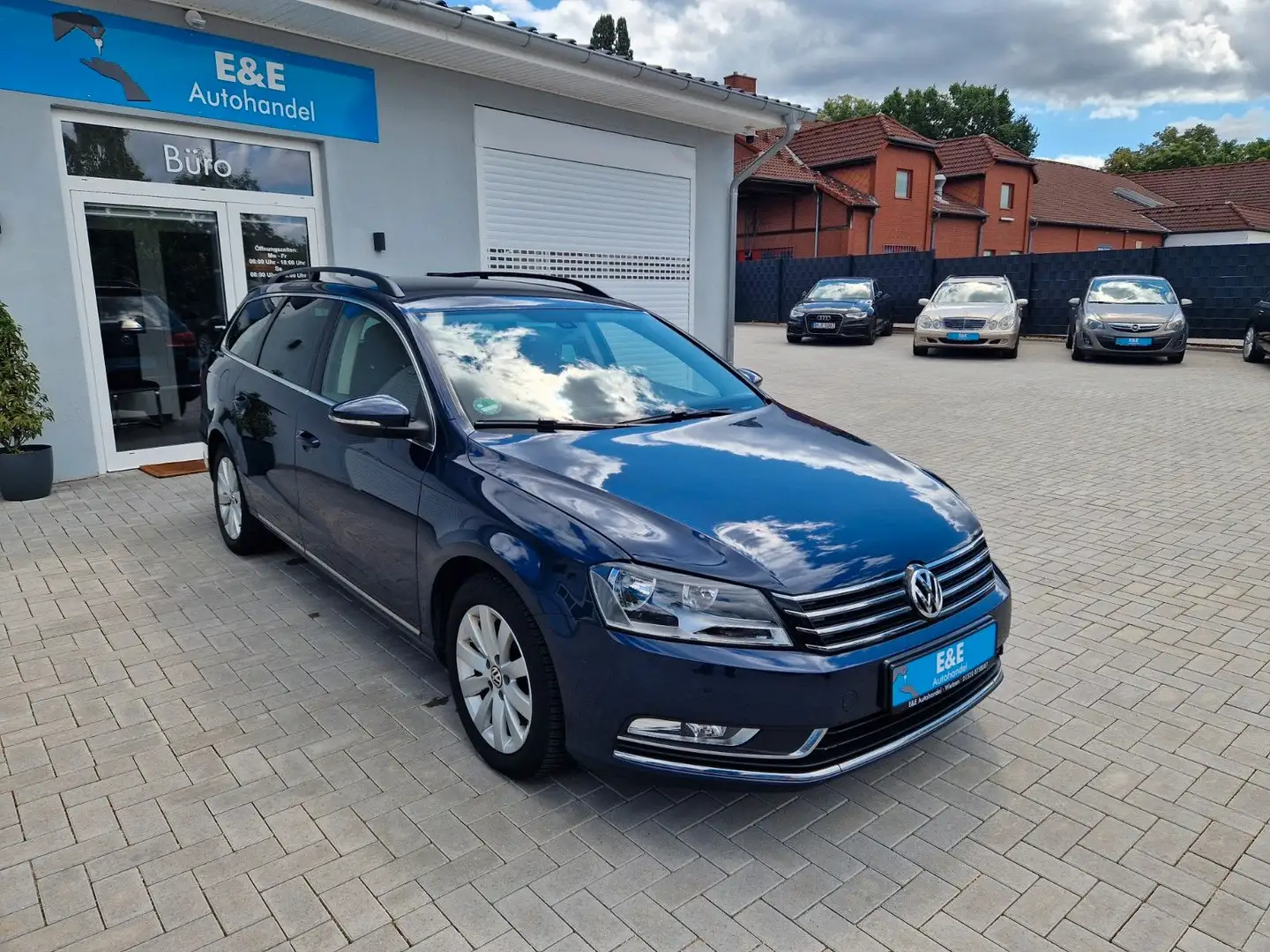 Volkswagen Passat Blue - 1