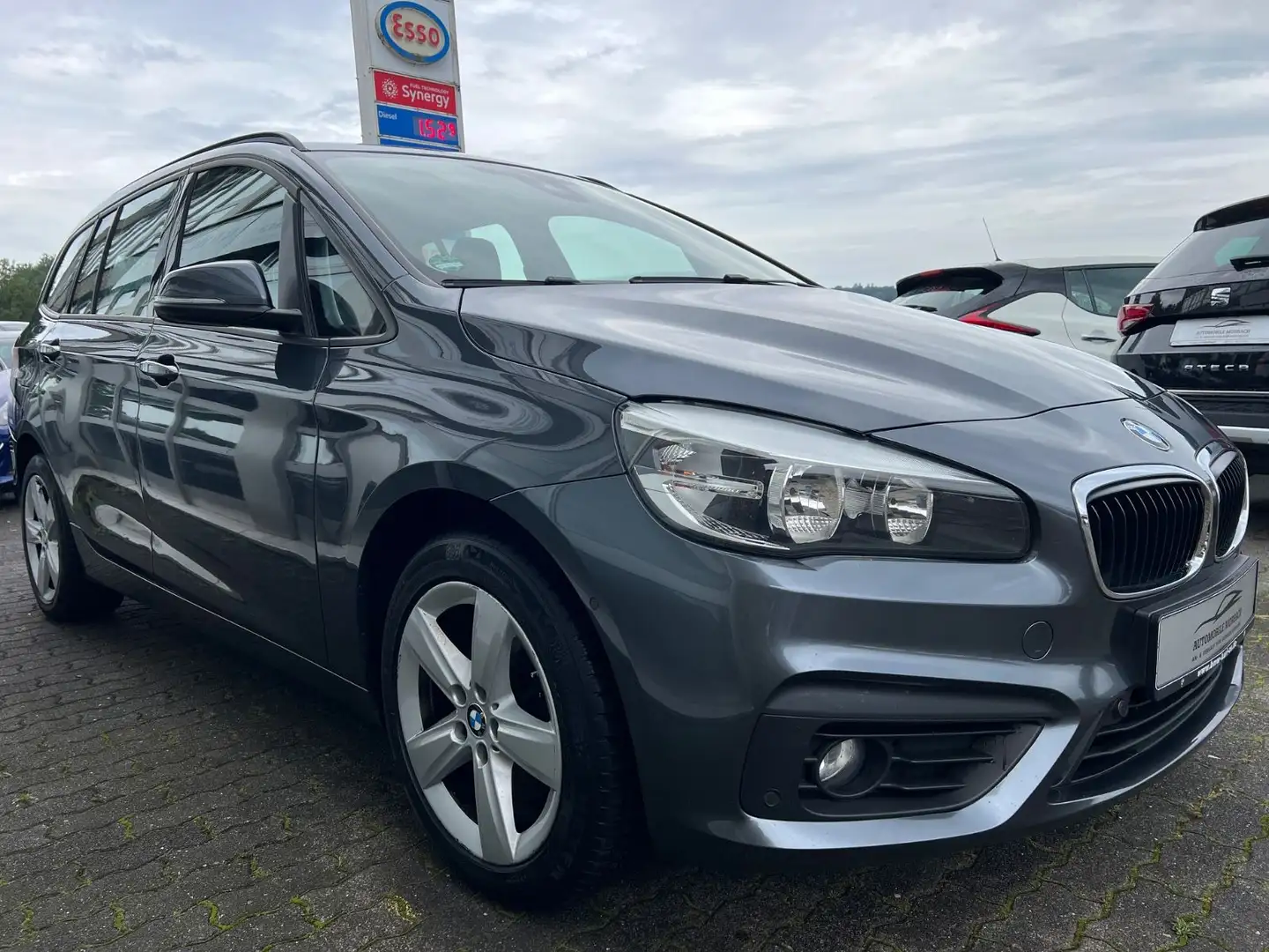 BMW 218 218 d Gran Tourer*NAVI*7SITZER*LED*ALU*MFL*2HAND Grau - 1