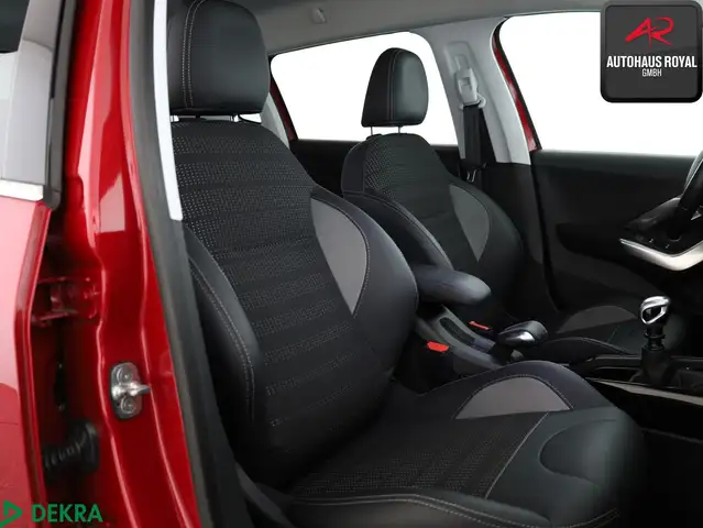 Peugeot 2008 view 11