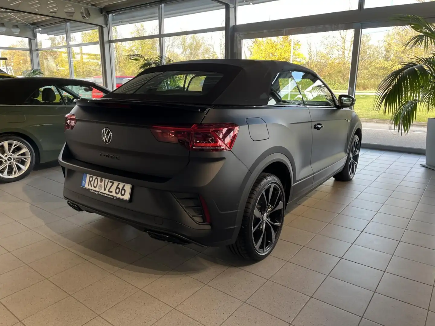 Volkswagen T-Roc Cabriolet 1,5 TSI DSG EDITION BLACK PLUS DSG (Lede Schwarz - 2