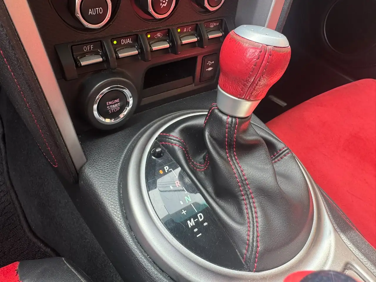 TOYOTA GT86 / AUTOMATIQUE / CARNET D’ENTRETIEN / 200 ch BVA - CAMÉRA D'AIDE AU STATIONNEMENT - VOLANT EN CUIR - PACK SPORT