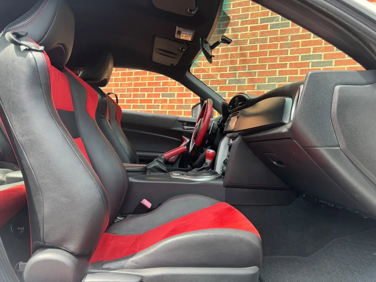 TOYOTA GT86 / AUTOMATIQUE / CARNET D’ENTRETIEN / 200 ch BVA - CAMÉRA D'AIDE AU STATIONNEMENT - VOLANT EN CUIR - PACK SPORT