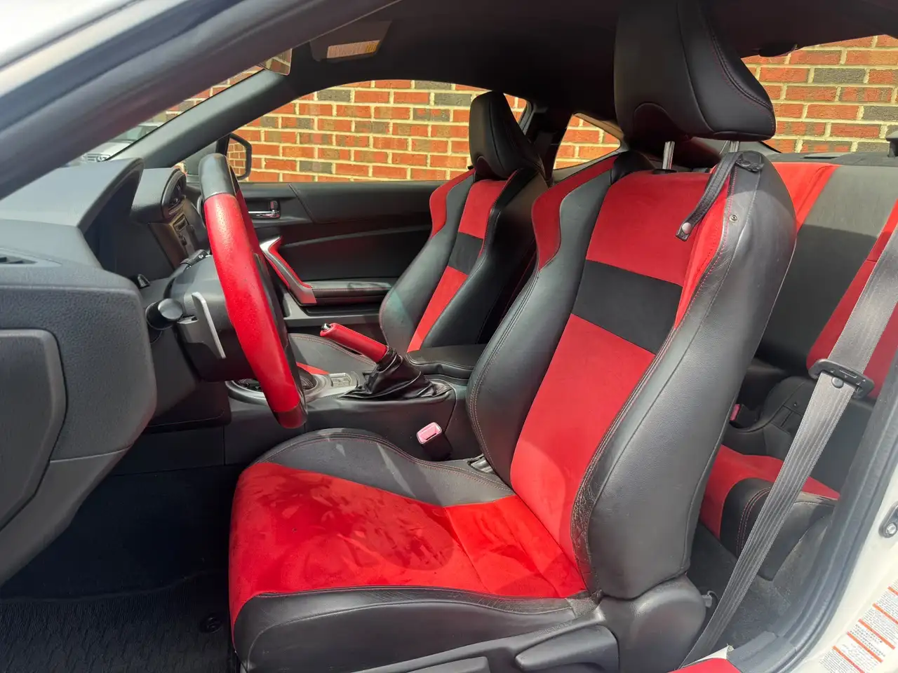 TOYOTA GT86 / AUTOMATIQUE / CARNET D’ENTRETIEN / 200 ch BVA - CAMÉRA D'AIDE AU STATIONNEMENT - VOLANT EN CUIR - PACK SPORT