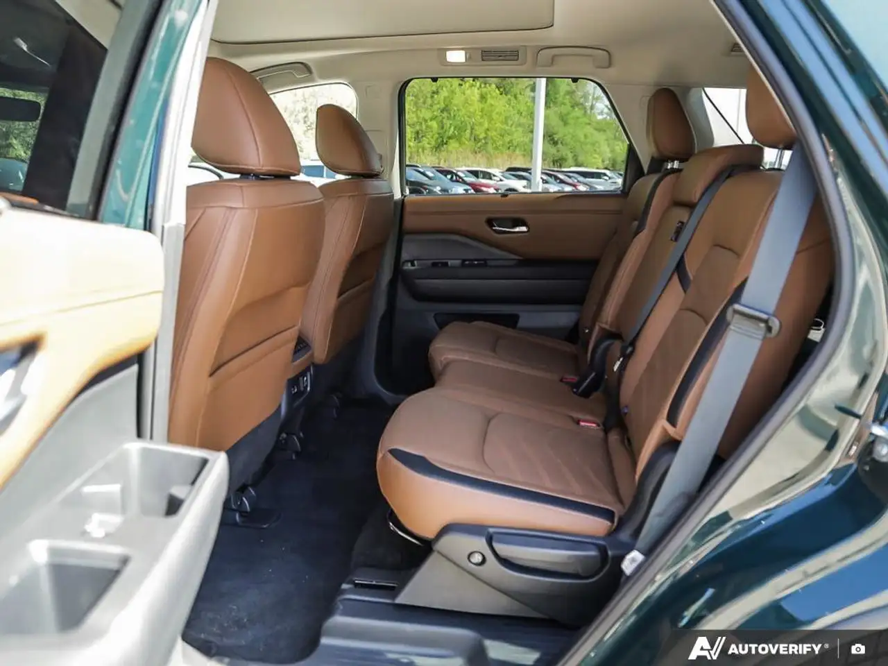 Nissan Pathfinder снимка Nissan Pathfinder