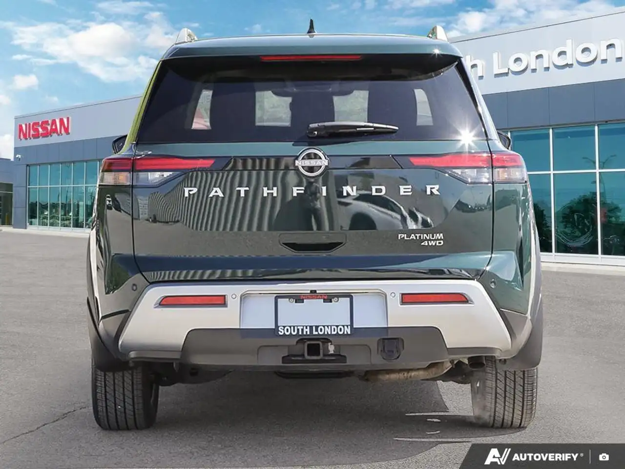 Nissan Pathfinder снимка Nissan Pathfinder