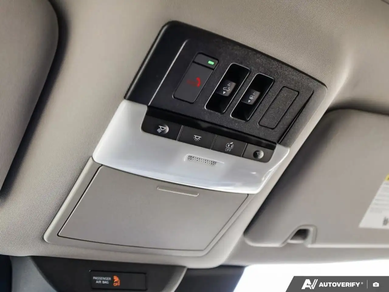 Nissan Pathfinder снимка Nissan Pathfinder