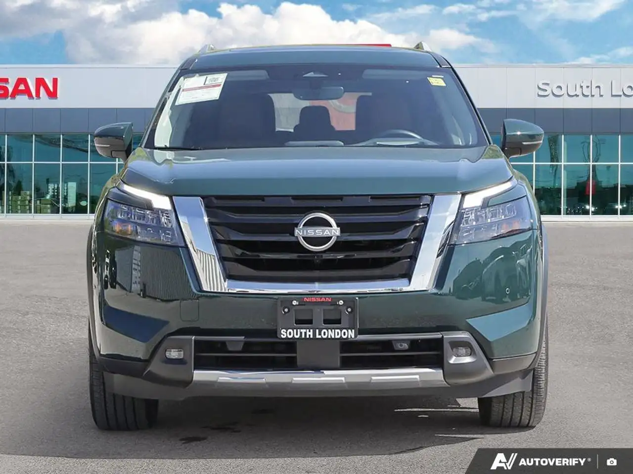 Nissan Pathfinder снимка Nissan Pathfinder