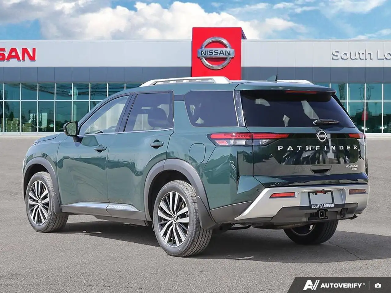 Nissan Pathfinder снимка Nissan Pathfinder