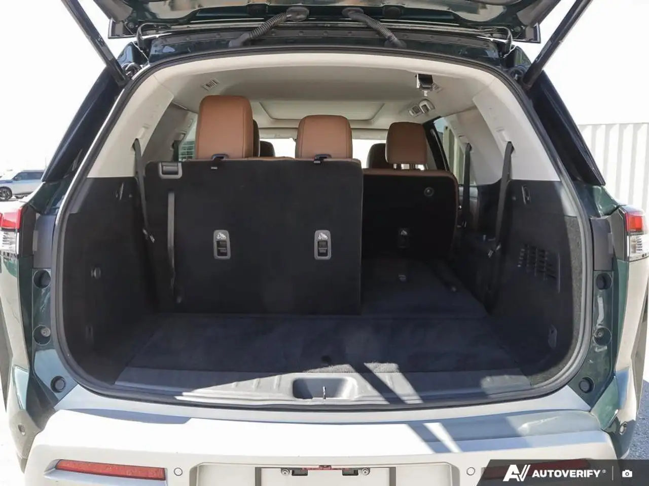 Nissan Pathfinder снимка Nissan Pathfinder