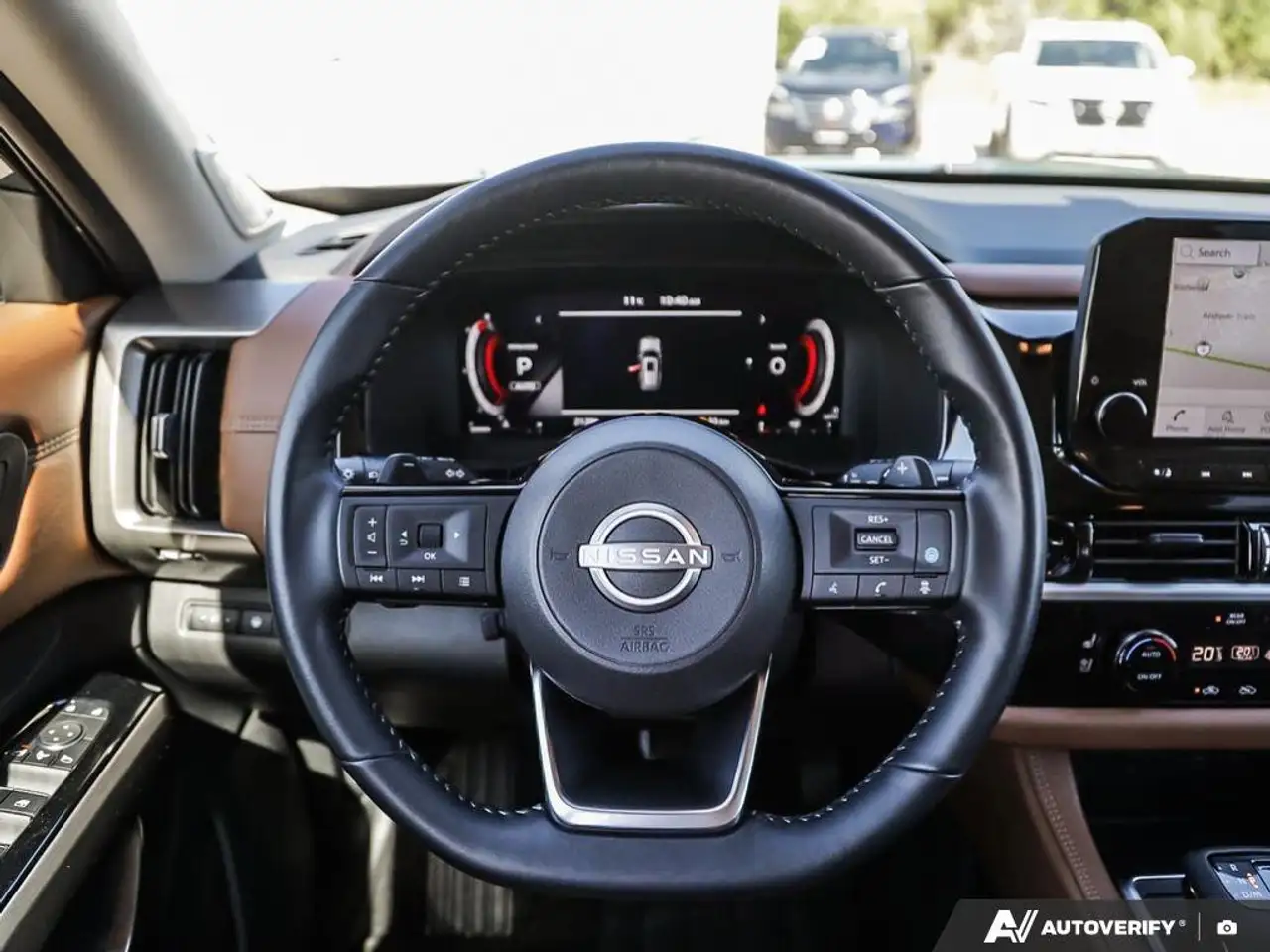 Nissan Pathfinder снимка Nissan Pathfinder