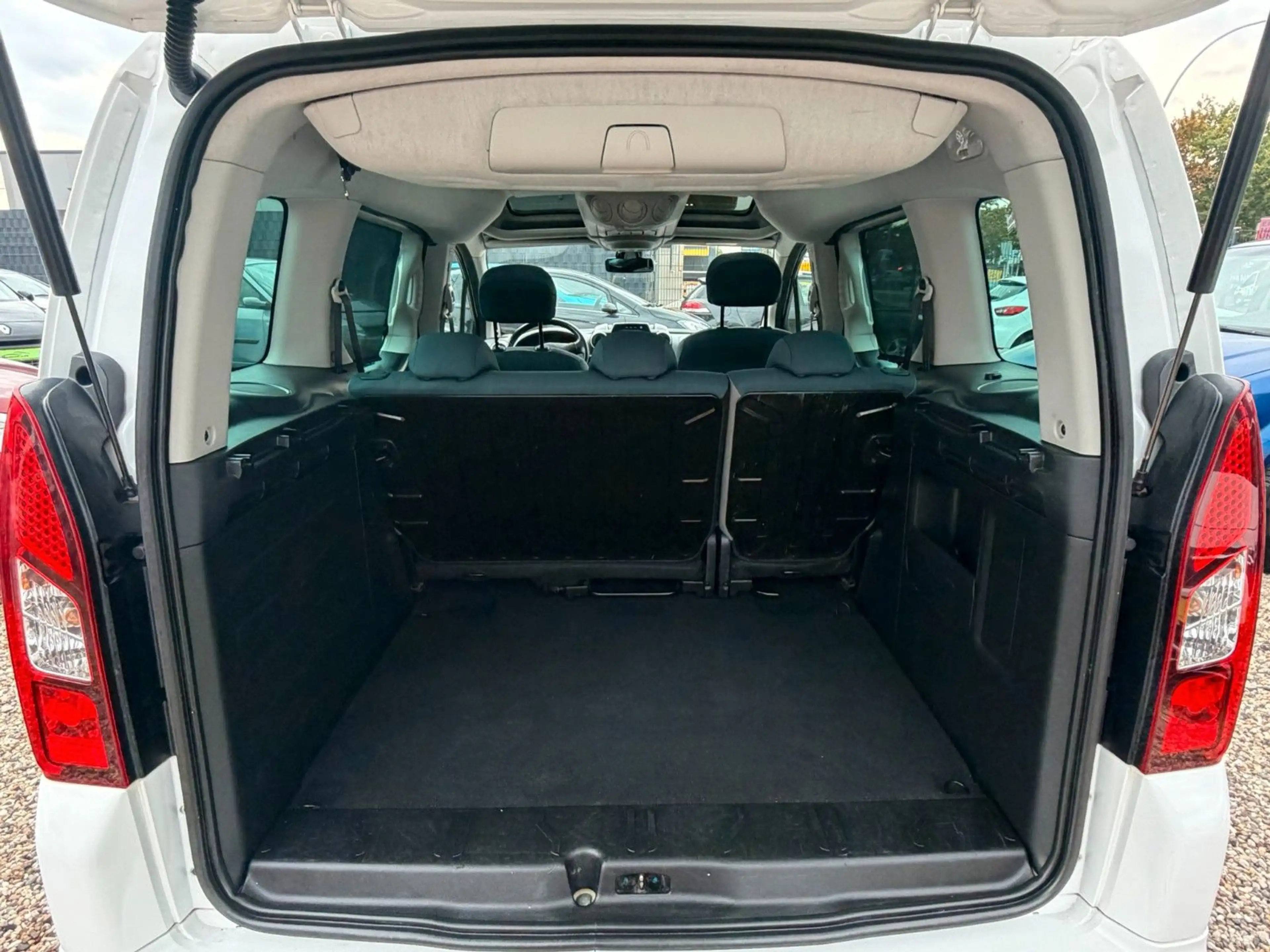 Citroen Berlingo Kombi *MFL*Klima*2.HD*90TKM TÜV Neu — photo 8