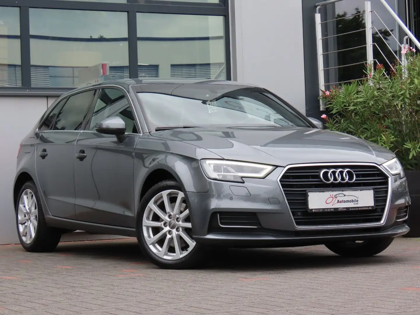 Audi A3 35 TDI S tronic design Sportback Gris - 2
