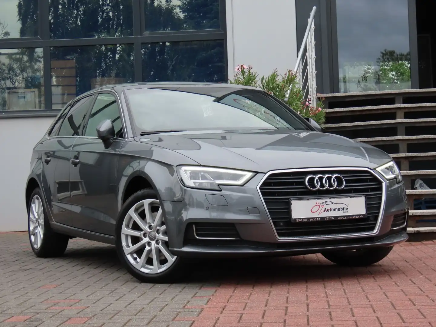 Audi A3 35 TDI S tronic design Sportback Gris - 1