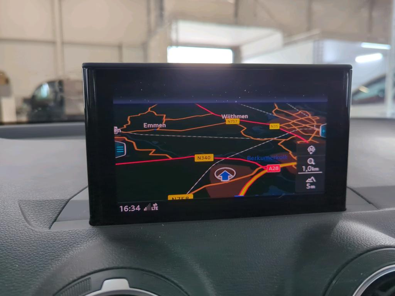 Audi Q2 30 TFSI Pro Line / Navigatie / Cilmate control / P — photo 11
