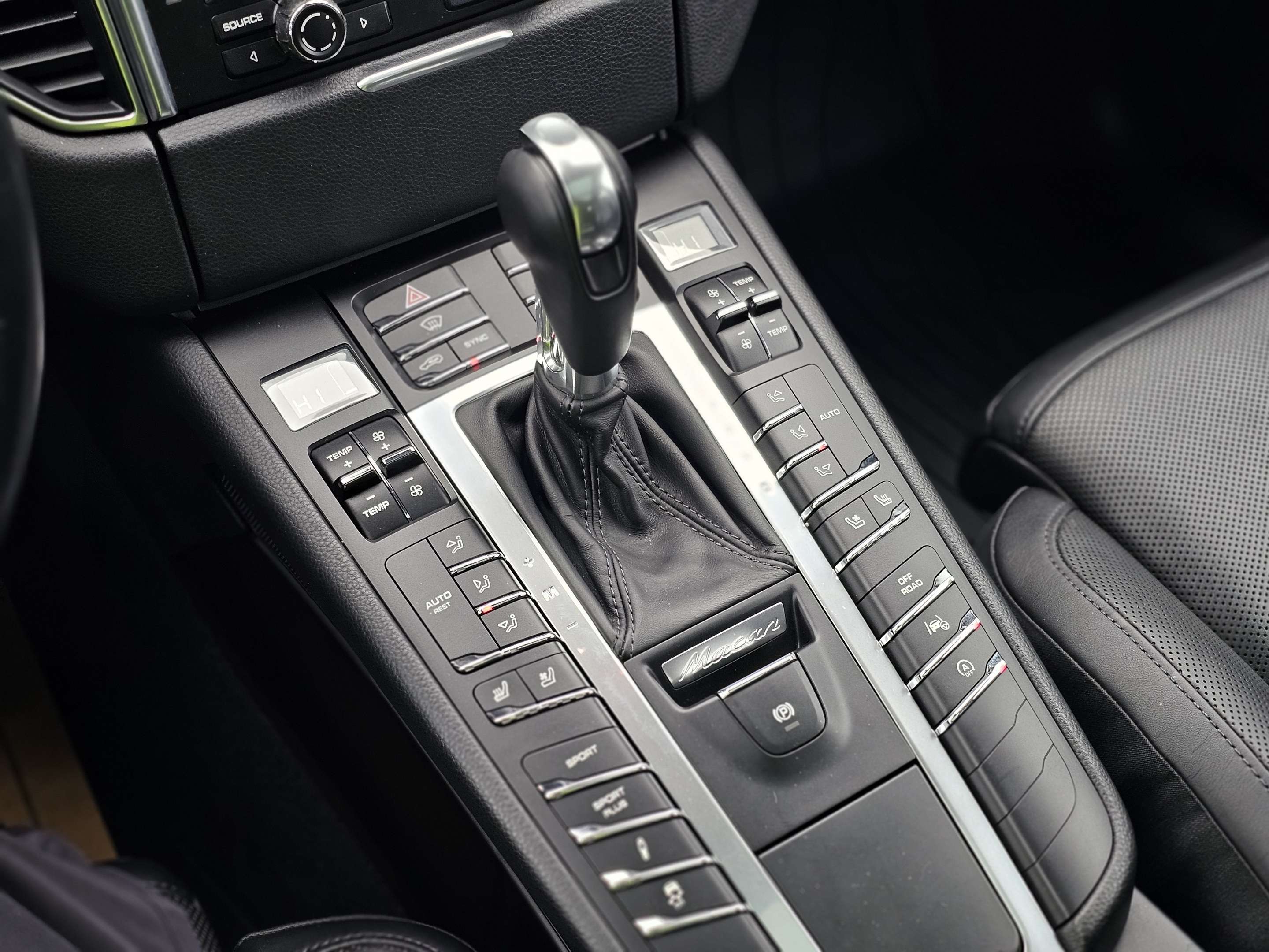 2016 Porsche Macan Turbo - 360 Cameras, Panoramic Sunroof thumb 18