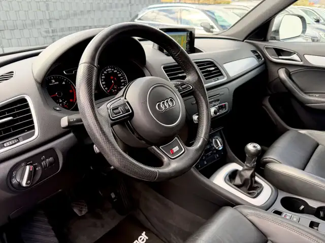 Audi Q3 view 9