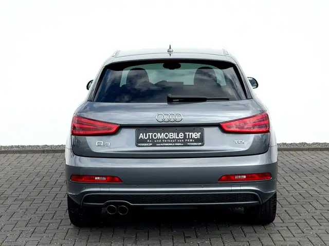 Audi Q3 view 5