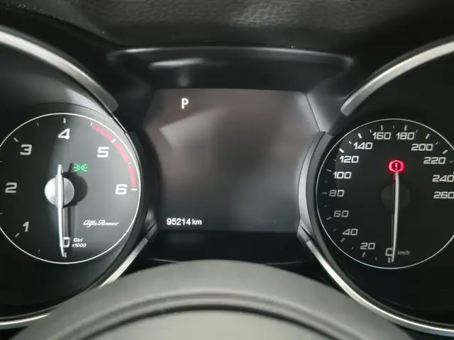 Alfa Romeo Stelvio view 15