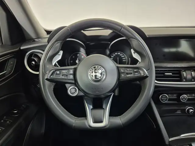 Alfa Romeo Stelvio view 9