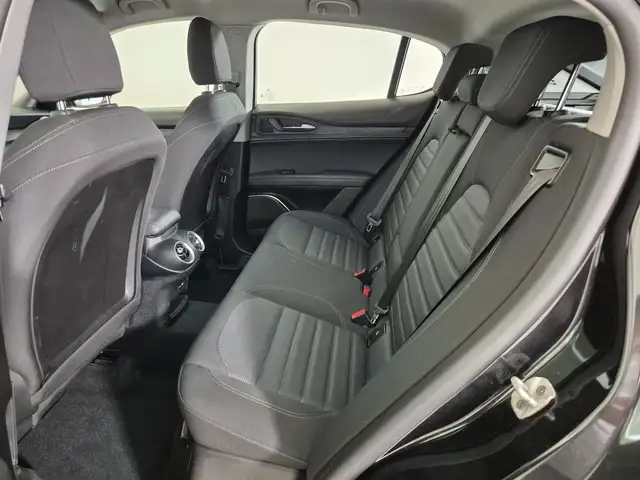 Alfa Romeo Stelvio view 7