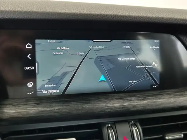 Alfa Romeo Stelvio view 12
