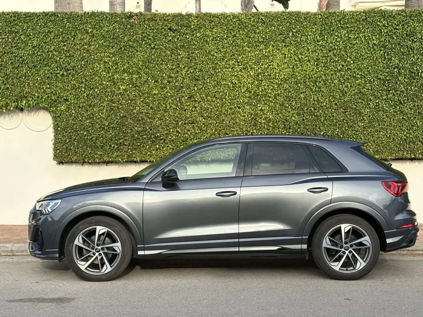 Audi Q3 35 TFSI S line S tronic Gris - 2