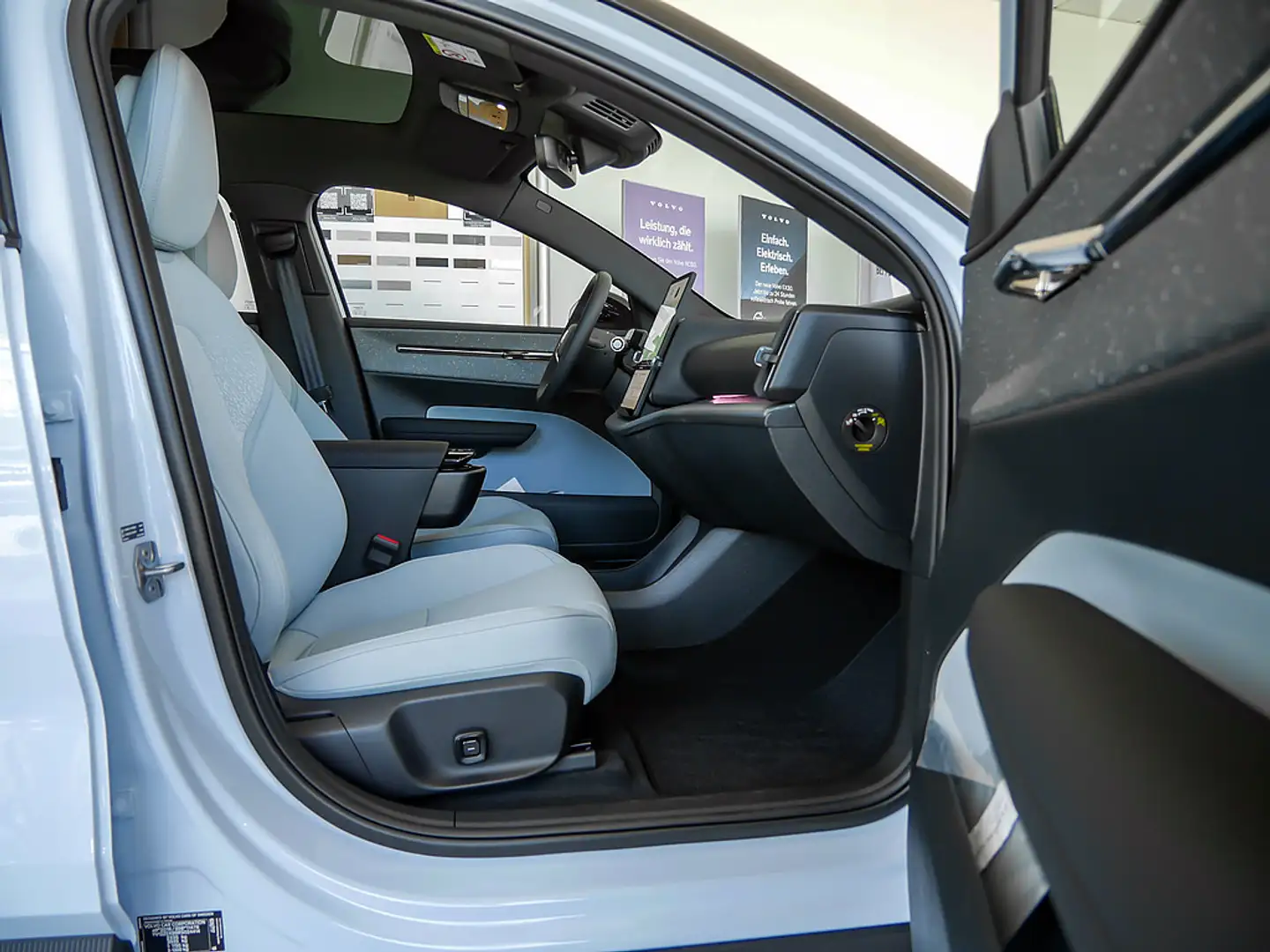 Volvo EX30 Ultra AWD Performance Pure Electric PANO Bleu - 2