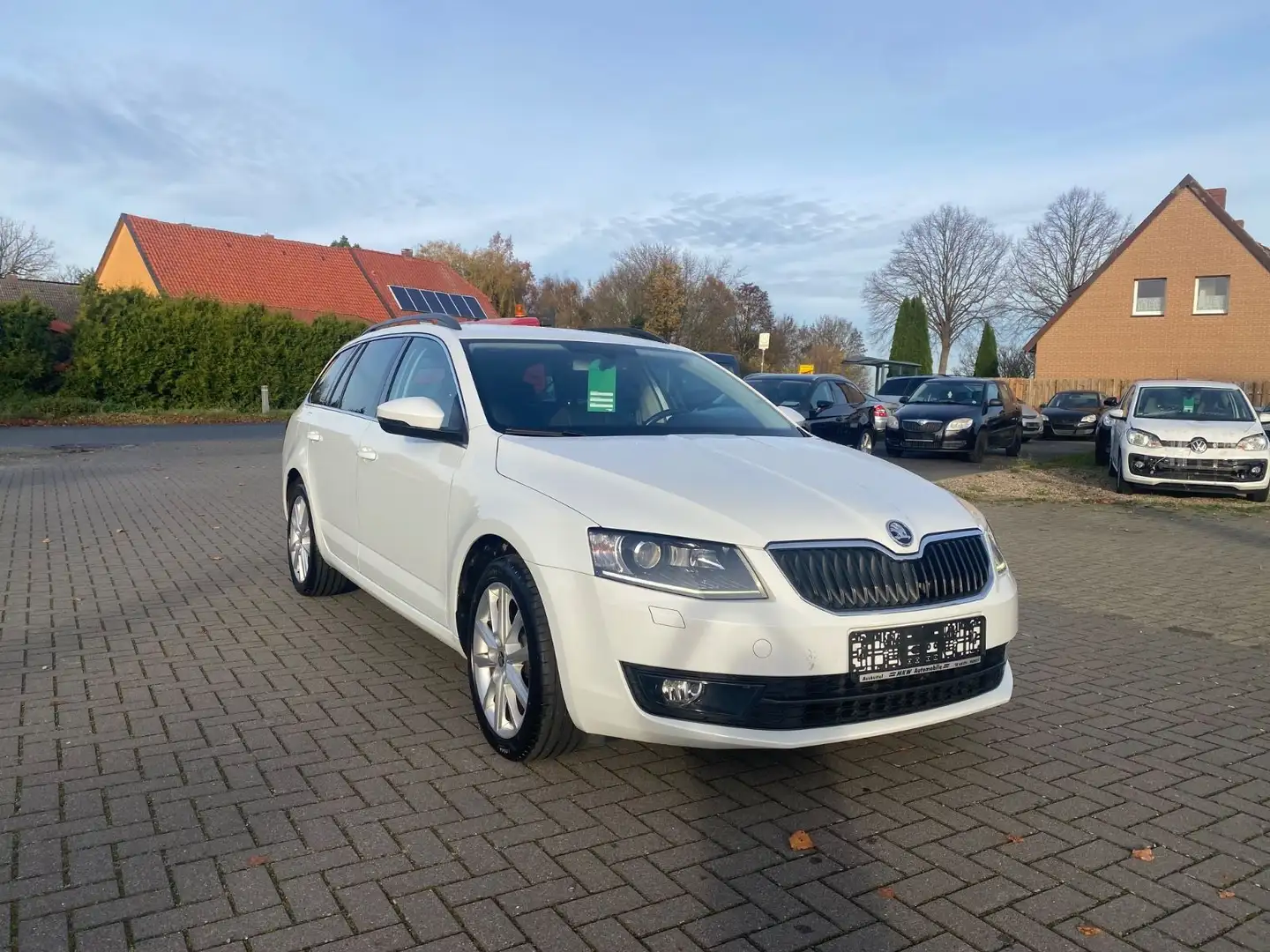 Skoda Octavia Combi Style 2.Hand LED,AHK,NAVI,BI-Xenon Weiß - 2