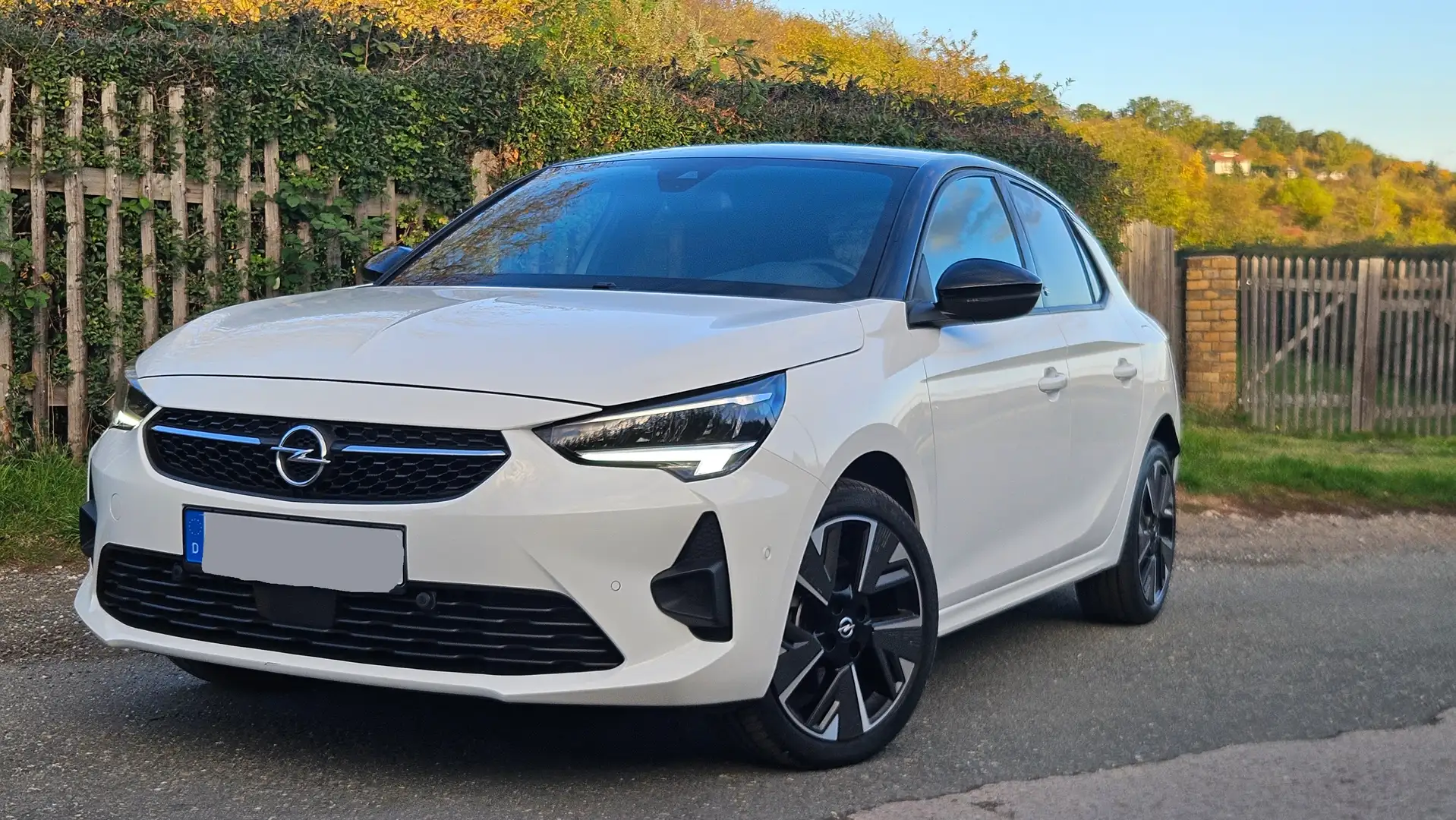 Opel Corsa-e GS 2xPDC Lenk/Sitzheizung 11kW-OBC-GARANTIE Weiß - 1