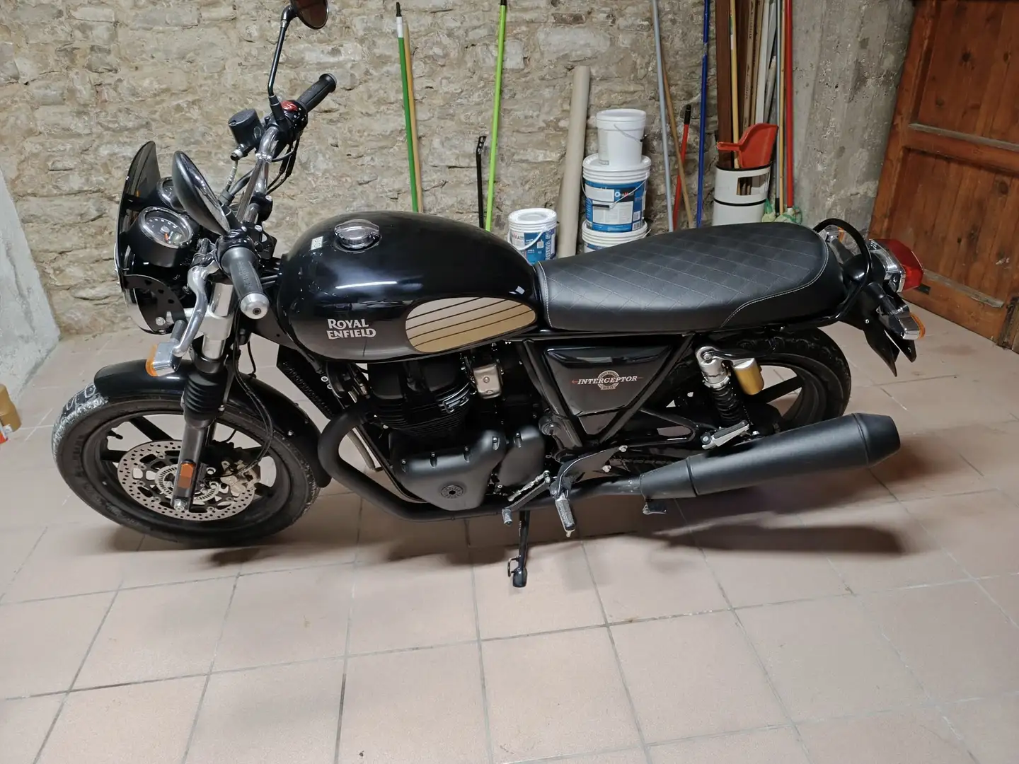 Royal Enfield Interceptor Negro - 1