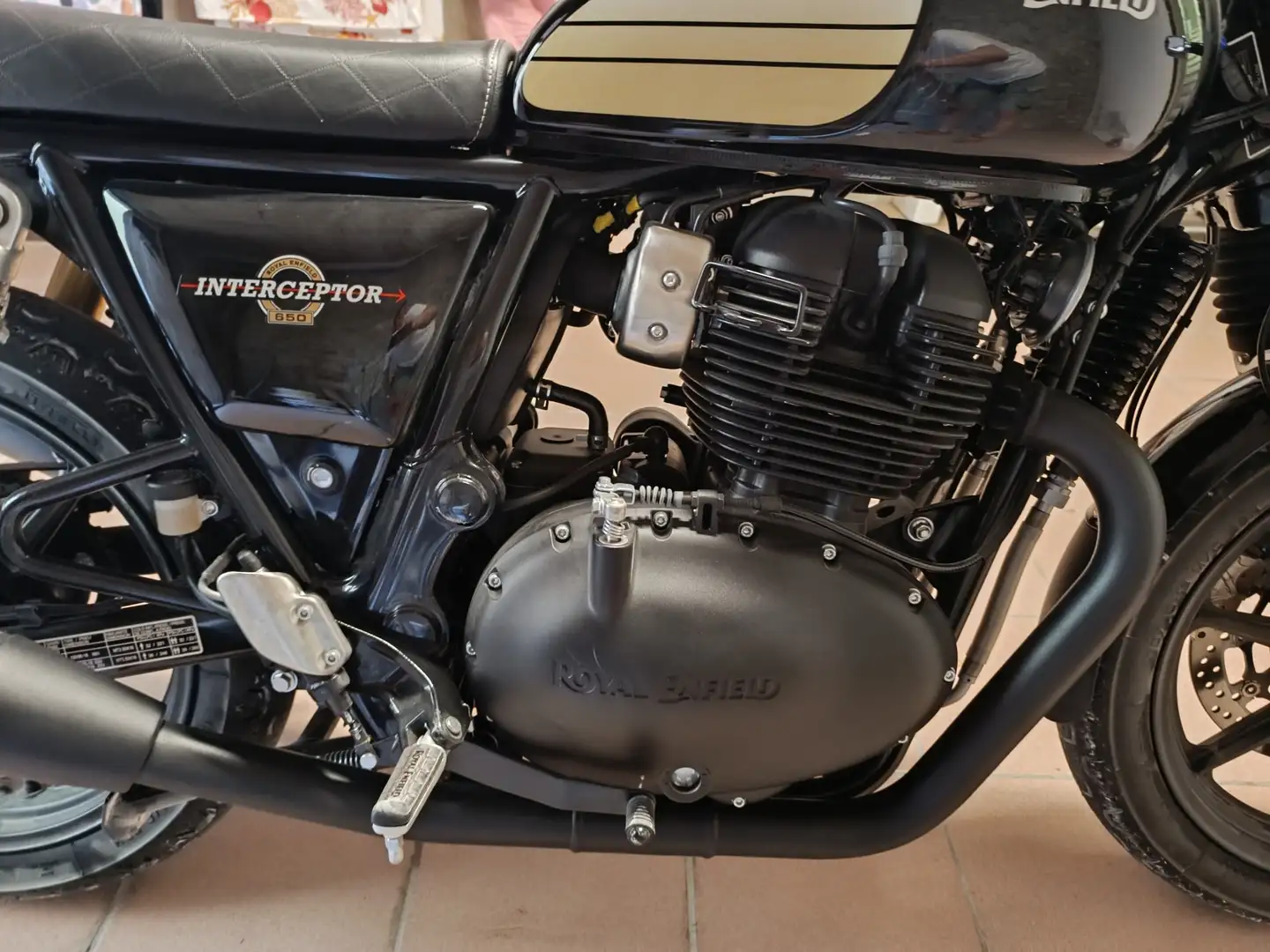 Royal Enfield Interceptor Negro - 2